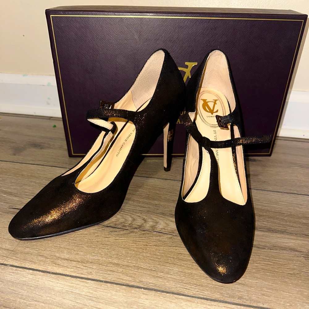 NWB Womens size 10 Vince Camuto brown shimmery heels with gold detailing